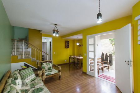 Casa de condomínio à venda com 117m², 4 quartos e 2 vagasSala (1º andar)