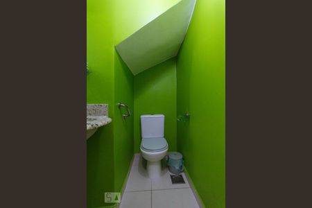 Casa de condomínio à venda com 117m², 4 quartos e 2 vagasLavabo (1º andar)