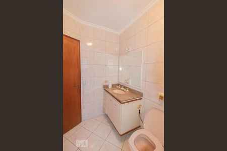 Casa à venda com 700m², 7 quartos e 7 vagasBanheiro da Suíte 2