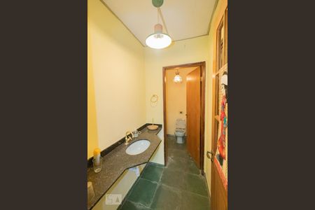 Casa à venda com 700m², 7 quartos e 7 vagasBanheiro salão de festa