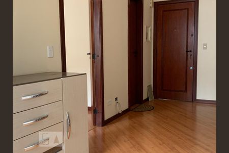 Sala de apartamento para alugar com 1 quarto, 46m² em Centro, Curitiba