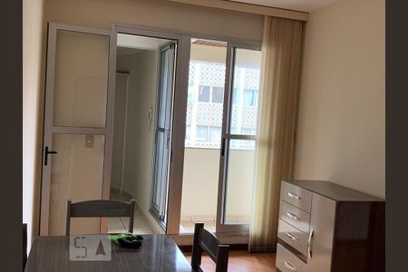 Sala de apartamento para alugar com 1 quarto, 46m² em Centro, Curitiba