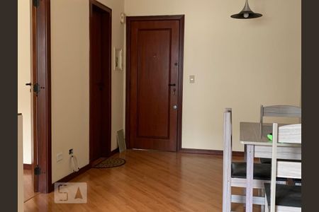 Sala de apartamento para alugar com 1 quarto, 46m² em Centro, Curitiba
