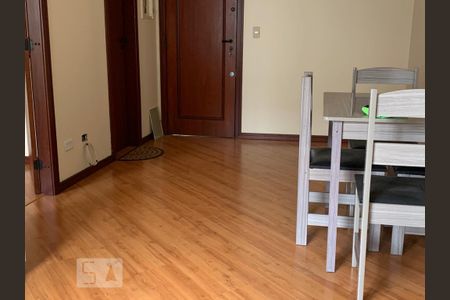 Sala de apartamento para alugar com 1 quarto, 46m² em Centro, Curitiba