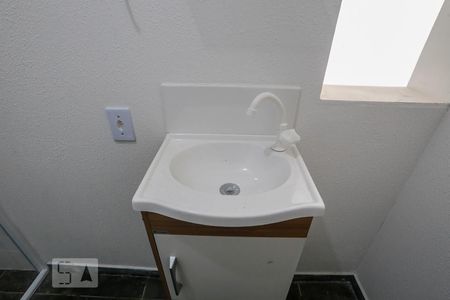 Banheiro - Pia de kitnet/studio para alugar com 1 quarto, 18m² em Vila Monumento, São Paulo