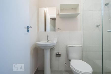 Banheiro de kitnet/studio para alugar com 1 quarto, 20m² em Jardim Cidália, São Paulo