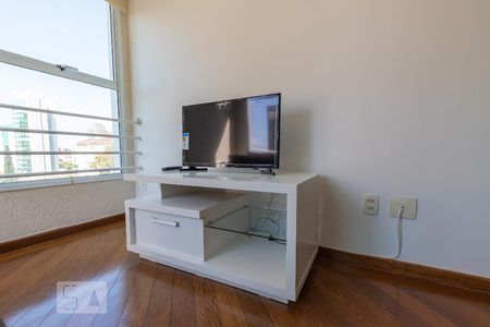 Apartamento para alugar com 100m², 1 quarto e 2 vagasSala - Rack com Televisor