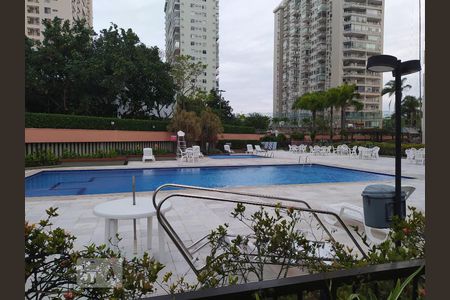 Apartamento para alugar com 70m², 2 quartos e 1 vagaÁrea comum - Piscina