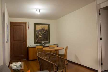 Apartamento para alugar com 70m², 2 quartos e 1 vagaSala