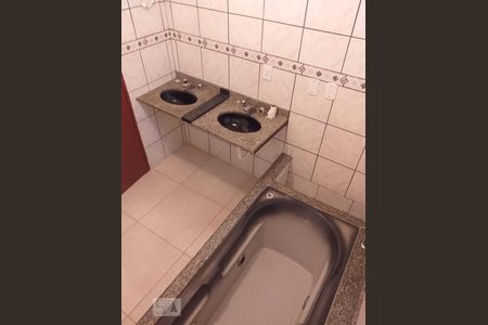 Casa à venda com 160m², 3 quartos e 1 vaga Casa à venda com 160m², 3 quartos e 1 vagaBanheiro