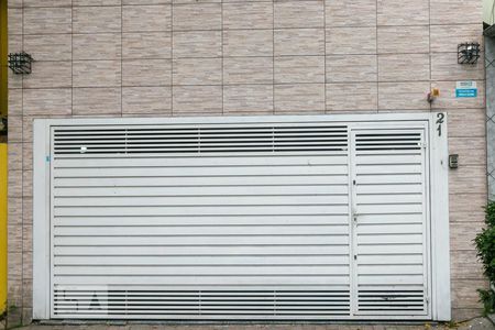 Casa à venda com 228m², 3 quartos e 2 vagas Casa à venda com 228m², 3 quartos e 2 vagasFachada