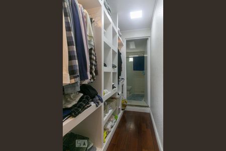 Closet da Suíte 1 de casa à venda com 3 quartos, 228m² em Conjunto Residencial Novo Pacaembu, São Paulo