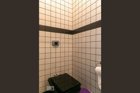 Casa à venda com 228m², 3 quartos e 2 vagas Casa à venda com 228m², 3 quartos e 2 vagasBanheiro de Serviço