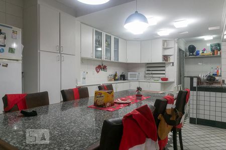 Casa à venda com 228m², 3 quartos e 2 vagas Casa à venda com 228m², 3 quartos e 2 vagasCozinha
