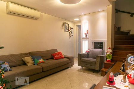 Sala de casa à venda com 3 quartos, 228m² em Conjunto Residencial Novo Pacaembu, São Paulo