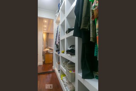 Casa à venda com 228m², 3 quartos e 2 vagas Casa à venda com 228m², 3 quartos e 2 vagasCloset da Suíte 1