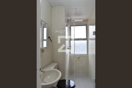 Banheiro de apartamento para alugar com 1 quarto, 37m² em Rebouças, Curitiba