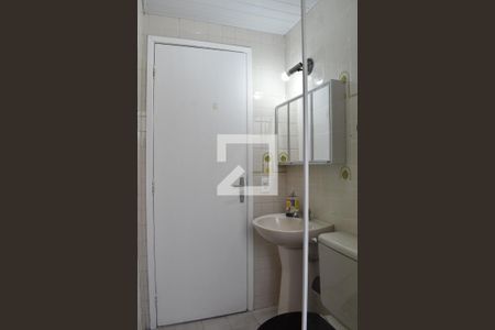Banheiro de apartamento para alugar com 1 quarto, 37m² em Rebouças, Curitiba