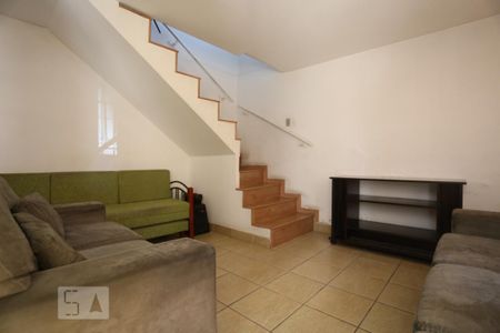 Sala de casa para alugar com 4 quartos, 239m² em Km 18, Osasco