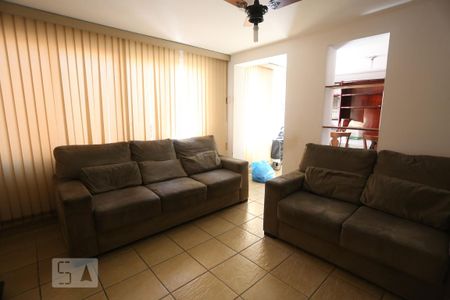 Sala de casa para alugar com 4 quartos, 239m² em Km 18, Osasco