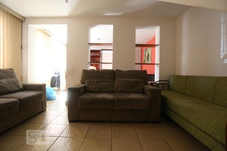 Sala de casa para alugar com 4 quartos, 239m² em Km 18, Osasco
