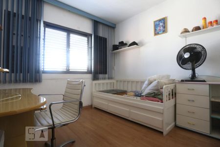 Quarto 1 de casa para alugar com 4 quartos, 239m² em Km 18, Osasco