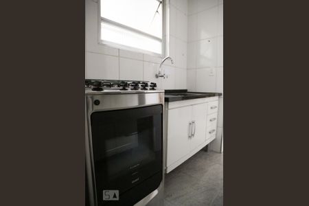 Cozinha de apartamento para alugar com 1 quarto, 45m² em Vila Guarani (z Sul), São Paulo