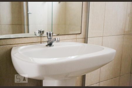 Banheiro de apartamento para alugar com 1 quarto, 45m² em Vila Guarani (z Sul), São Paulo