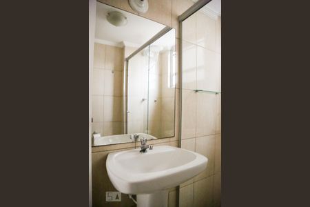 Banheiro de apartamento para alugar com 1 quarto, 45m² em Vila Guarani (z Sul), São Paulo