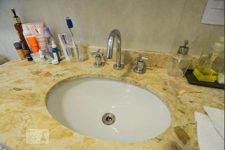 Apartamento à venda com 98m², 2 quartos e 2 vagasBanheiro da Suíte 2