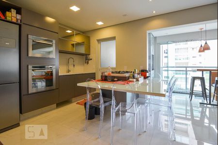 Apartamento à venda com 98m², 2 quartos e 2 vagasCozinha