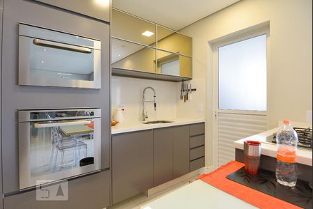 Apartamento à venda com 98m², 2 quartos e 2 vagasCozinha