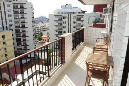 Apartamento à venda com 82m², 2 quartos e 2 vagasVaranda