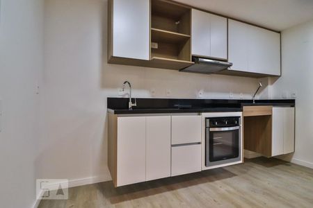 Cozinha de apartamento para alugar com 1 quarto, 51m² em Vila Madalena, São Paulo