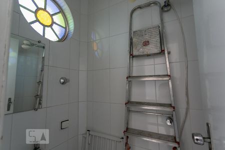 Banheiro de Serviço de apartamento para alugar com 3 quartos, 155m² em Cidade Nova, Belo Horizonte