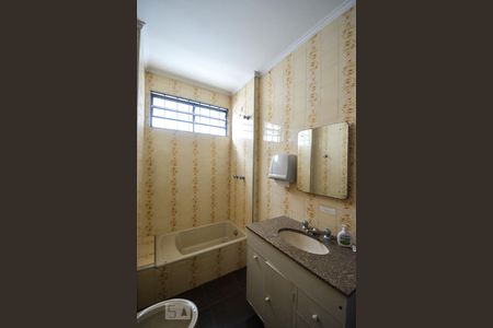 Casa para alugar com 199m², 3 quartos e 2 vagasBanheiro