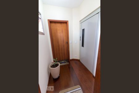 Apartamento para alugar com 89m², 3 quartos e sem vagaHall social do apartamento