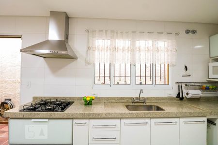 Casa para alugar com 250m², 3 quartos e 2 vagas Casa para alugar com 250m², 3 quartos e 2 vagasCozinha