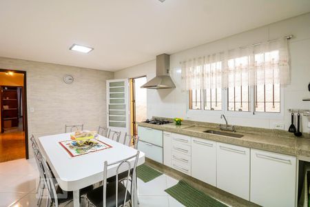 Casa para alugar com 250m², 3 quartos e 2 vagas Casa para alugar com 250m², 3 quartos e 2 vagasCozinha