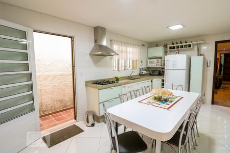 Casa para alugar com 250m², 3 quartos e 2 vagas Casa para alugar com 250m², 3 quartos e 2 vagasCozinha