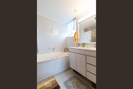 Apartamento à venda com 215m², 3 quartos e 1 vagaBanheiro suíte