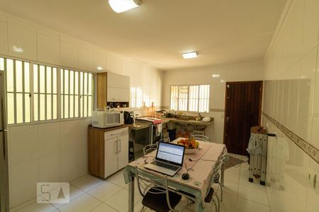 Casa à venda com 130m², 3 quartos e 2 vagasCozinha