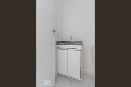 Banheiro de apartamento para alugar com 2 quartos, 54m² em Jardim Roberto, Osasco
