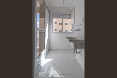 Área de Serviço de apartamento para alugar com 2 quartos, 54m² em Jardim Roberto, Osasco
