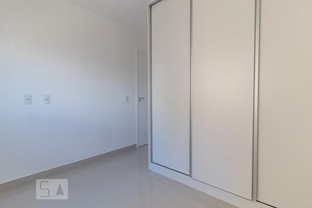 Quarto 2 de apartamento para alugar com 2 quartos, 54m² em Jardim Roberto, Osasco