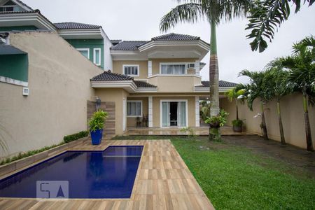 Casa de condomínio para alugar com 195m², 4 quartos e 3 vagas Casa de condomínio para alugar com 195m², 4 quartos e 3 vagasÁrea Externa