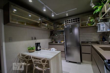 Casa de condomínio para alugar com 195m², 4 quartos e 3 vagas Casa de condomínio para alugar com 195m², 4 quartos e 3 vagasCozinha