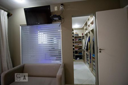 Casa de condomínio para alugar com 195m², 4 quartos e 3 vagas Casa de condomínio para alugar com 195m², 4 quartos e 3 vagasCloset - Suite 2