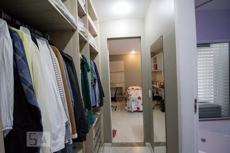 Casa de condomínio para alugar com 195m², 4 quartos e 3 vagas Casa de condomínio para alugar com 195m², 4 quartos e 3 vagasCloset - Suite 2