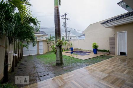 Casa de condomínio para alugar com 195m², 4 quartos e 3 vagas Casa de condomínio para alugar com 195m², 4 quartos e 3 vagasÁrea Externa